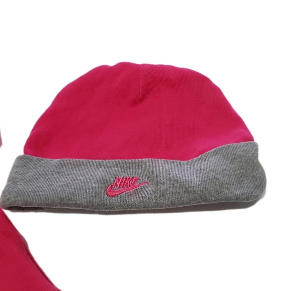 Nike 2Pc Baby Girl's Bodysuit & Cap Set Size 0-6Months - Picture 3 of 12